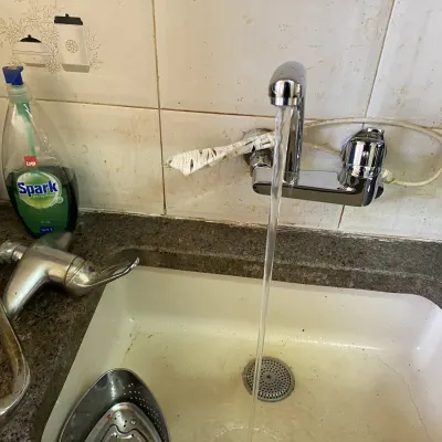 עבודת התנדבות תיקון ברז לקשיש